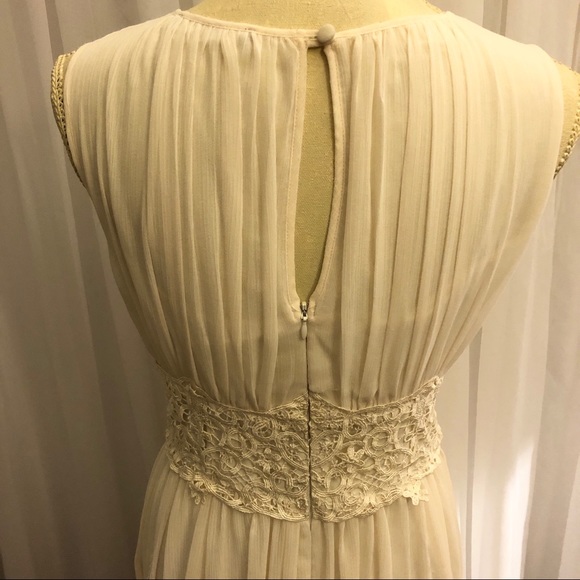 Suzy Shier - Floaty Lace Dress in Antiqued Ivory - Size M - Picture 7 of 11